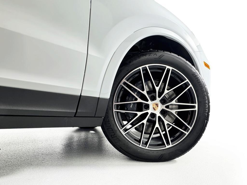new 2025 Porsche Cayenne car, priced at $103,015
