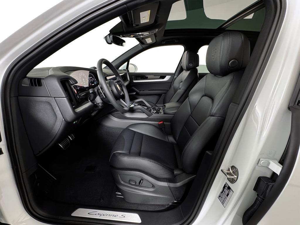 new 2025 Porsche Cayenne car, priced at $110,265