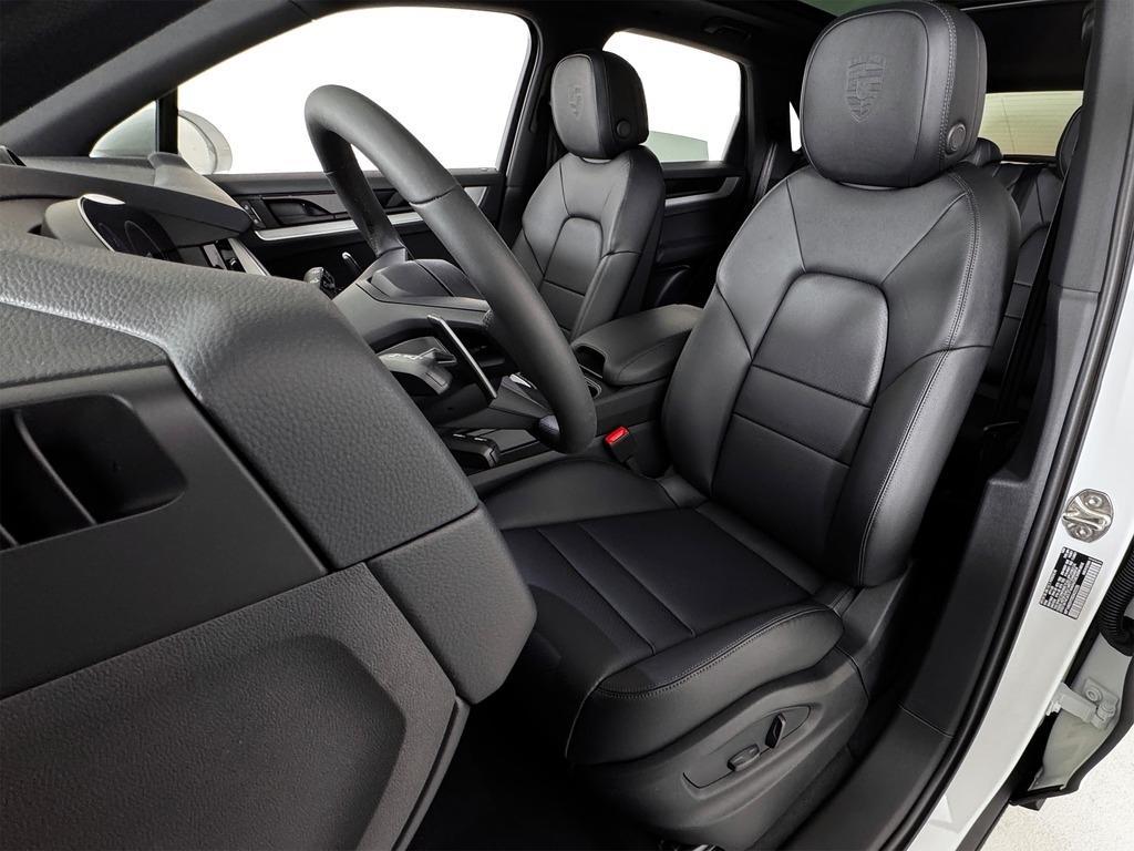 new 2025 Porsche Cayenne car, priced at $110,265