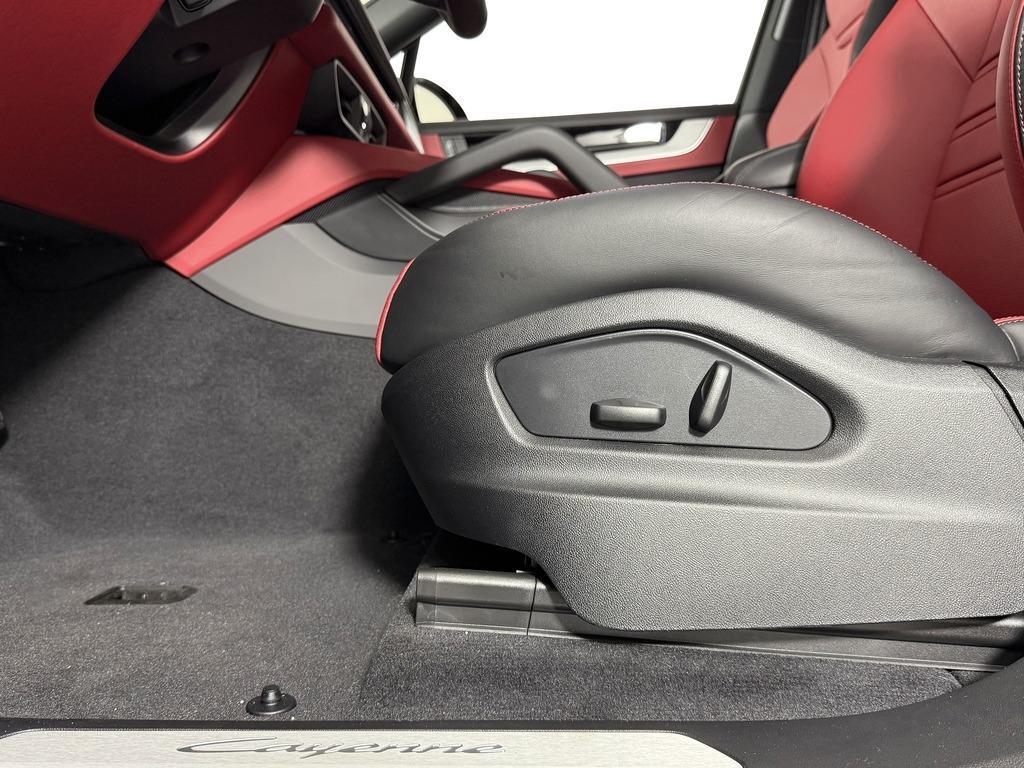 new 2025 Porsche Cayenne car, priced at $104,085