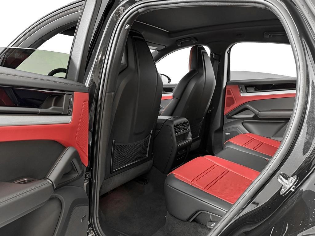 new 2025 Porsche Cayenne car, priced at $104,085