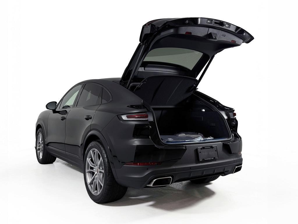 new 2025 Porsche Cayenne car, priced at $104,085