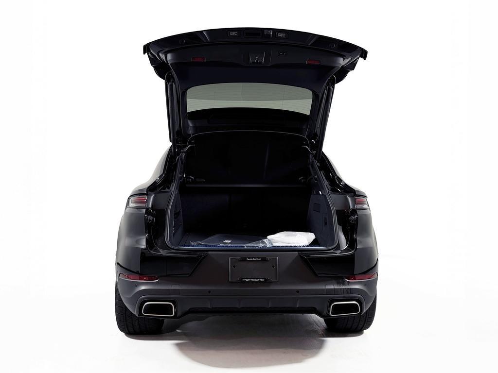 new 2025 Porsche Cayenne car, priced at $104,085