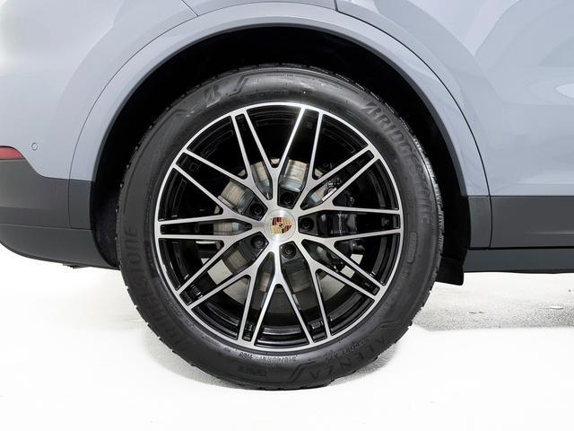 new 2025 Porsche Cayenne car, priced at $103,555