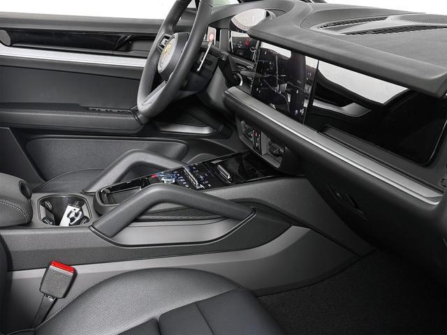 new 2025 Porsche Cayenne car, priced at $107,065