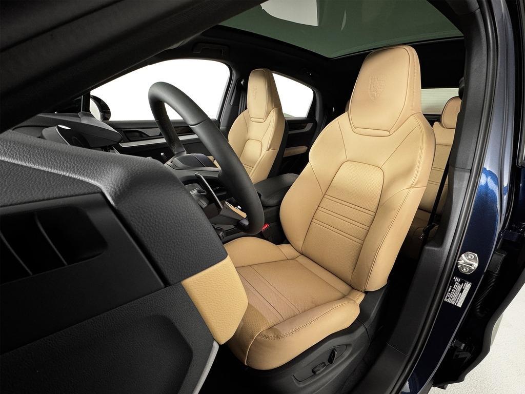 new 2025 Porsche Cayenne car, priced at $98,655