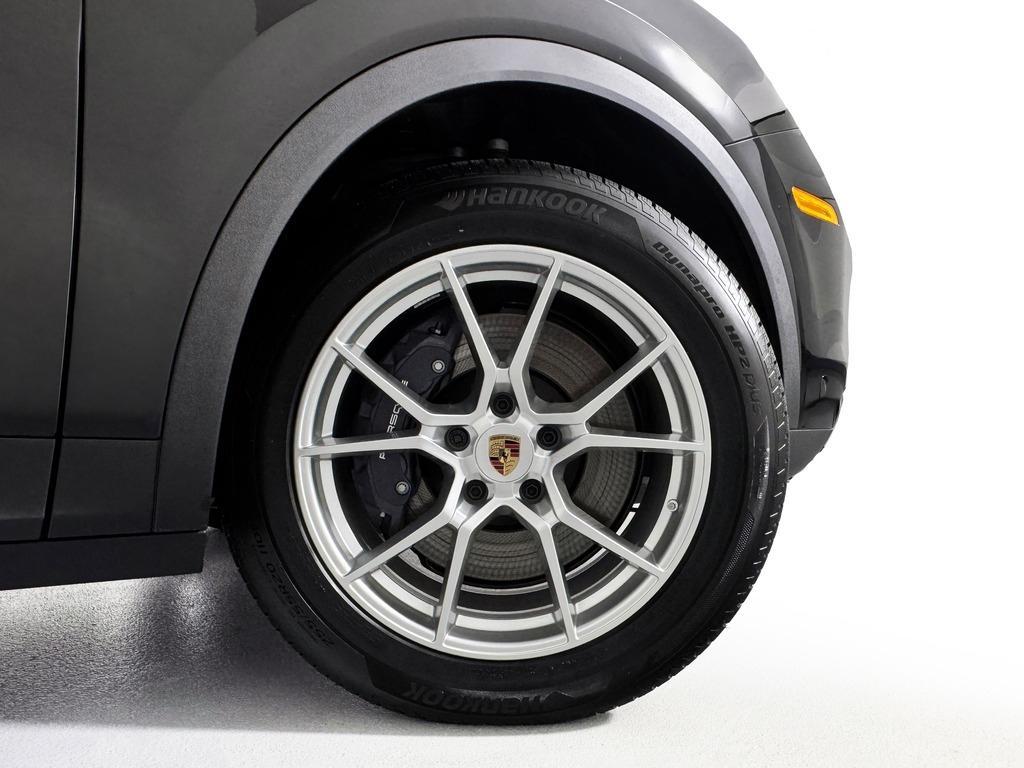 new 2025 Porsche Cayenne car, priced at $92,685