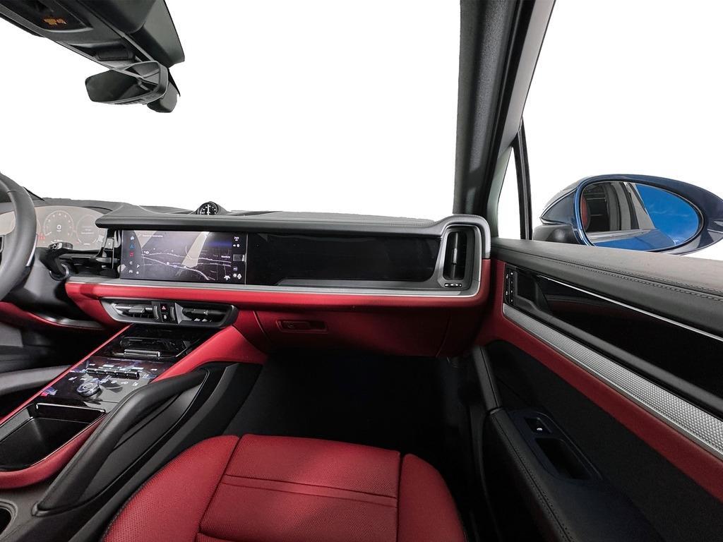 new 2025 Porsche Cayenne car, priced at $106,425