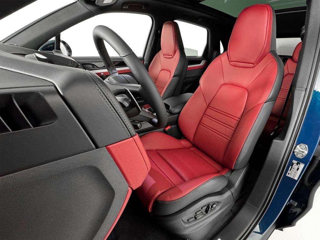 new 2025 Porsche Cayenne car, priced at $106,425