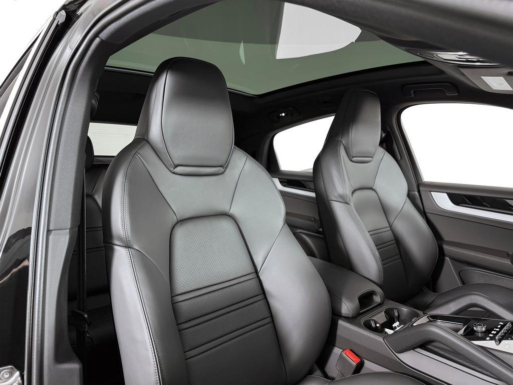 new 2025 Porsche Cayenne car, priced at $95,705