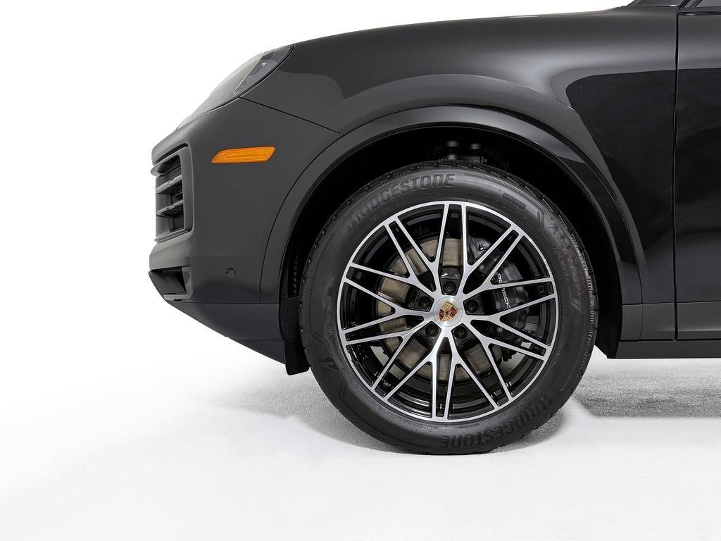new 2025 Porsche Cayenne car, priced at $95,705