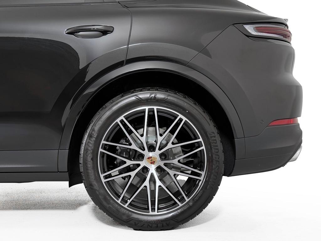new 2025 Porsche Cayenne car, priced at $95,705