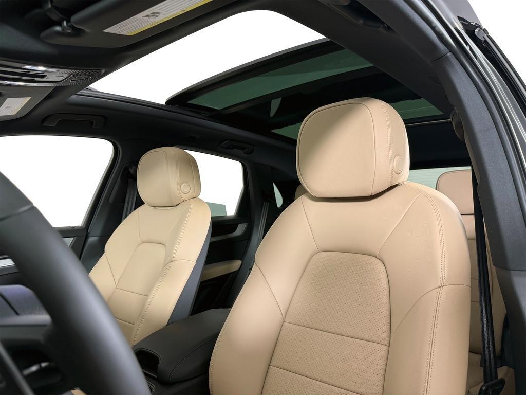 new 2025 Porsche Cayenne car, priced at $101,900