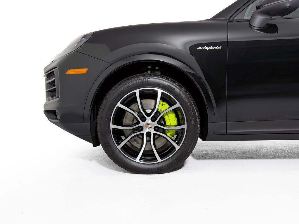 new 2025 Porsche Cayenne car, priced at $101,900