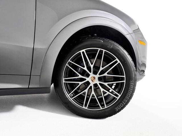 new 2025 Porsche Cayenne car, priced at $107,065