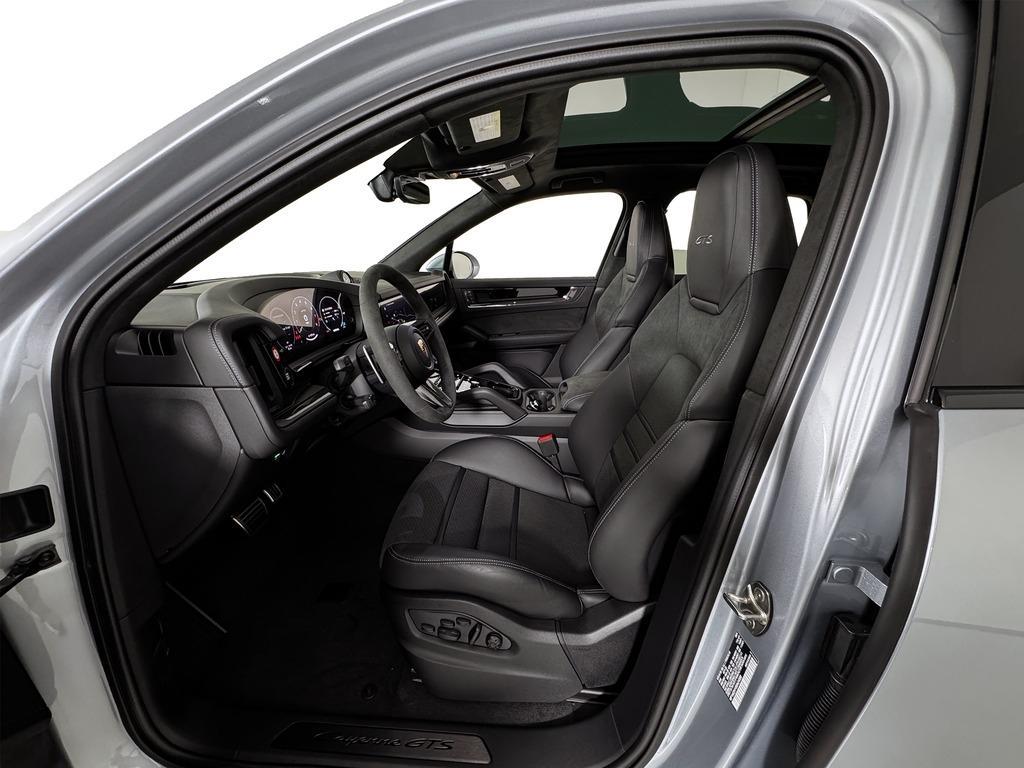 new 2025 Porsche Cayenne car, priced at $140,495