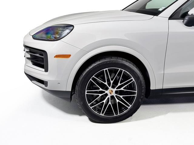 new 2025 Porsche Cayenne car, priced at $102,035