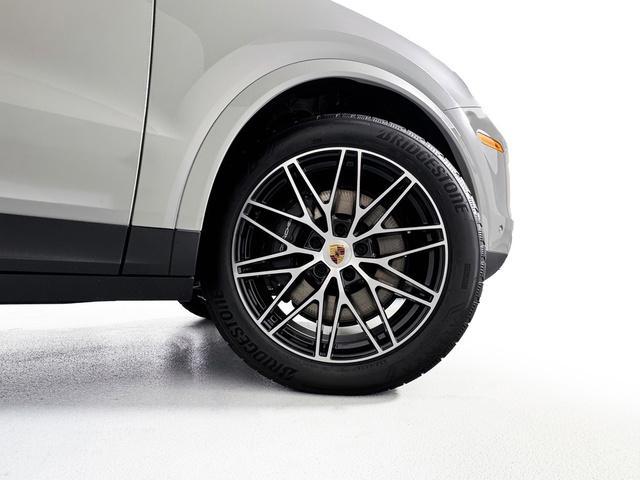 new 2025 Porsche Cayenne car, priced at $102,035