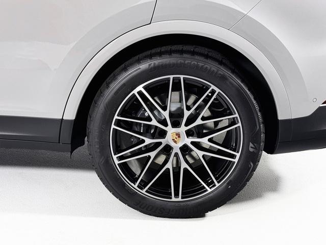 new 2025 Porsche Cayenne car, priced at $102,035