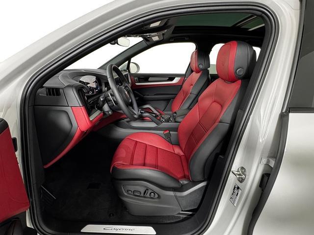 new 2025 Porsche Cayenne car, priced at $102,035