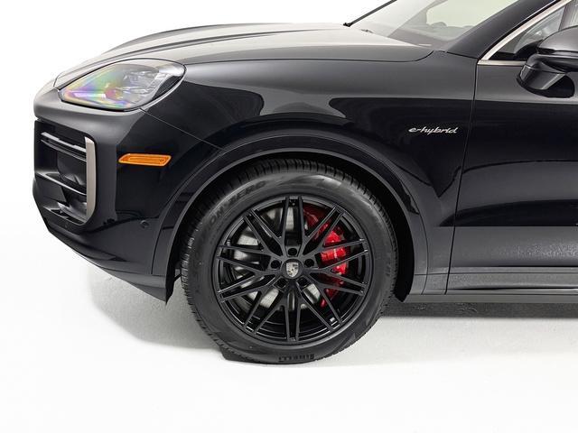 new 2025 Porsche Cayenne car, priced at $172,385