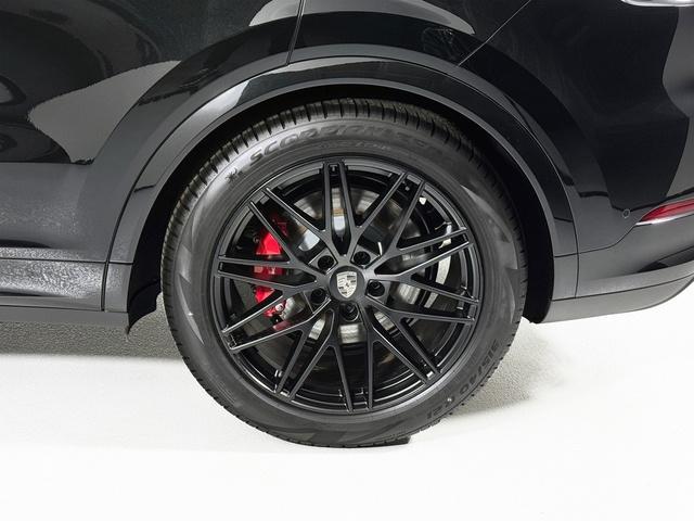 new 2025 Porsche Cayenne car, priced at $172,385