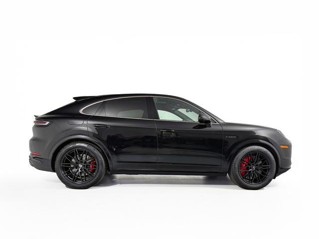 new 2025 Porsche Cayenne car, priced at $172,385