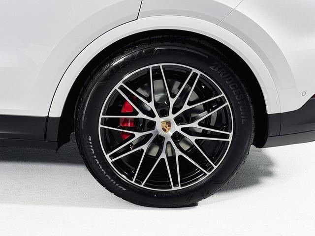 new 2025 Porsche Cayenne car, priced at $113,255