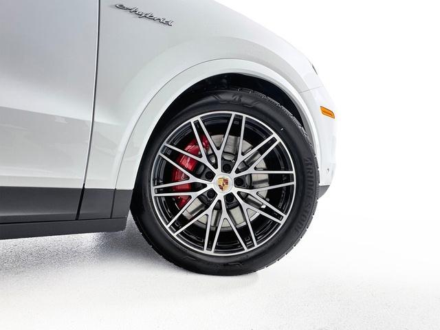 new 2025 Porsche Cayenne car, priced at $113,255