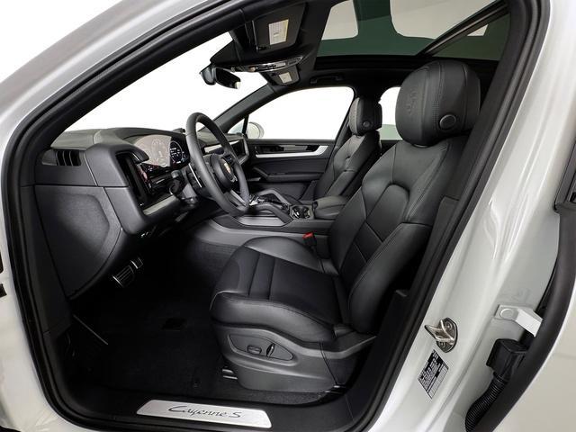 new 2025 Porsche Cayenne car, priced at $113,255