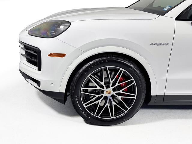 new 2025 Porsche Cayenne car, priced at $113,255