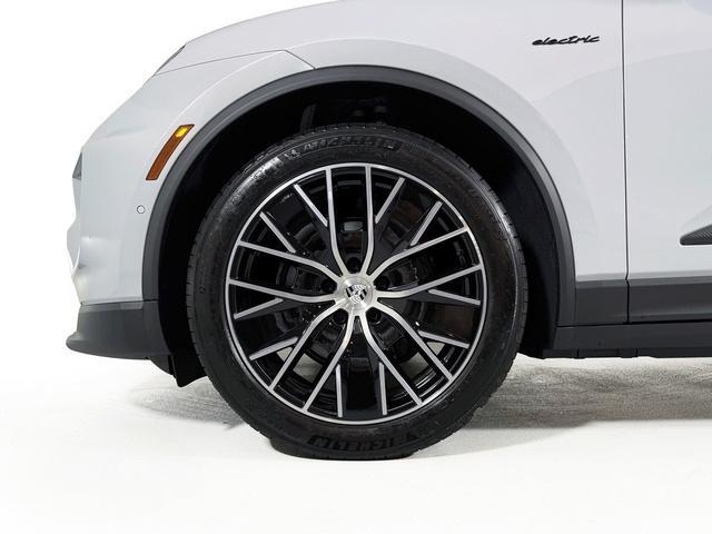 new 2025 Porsche Macan car, priced at $86,905