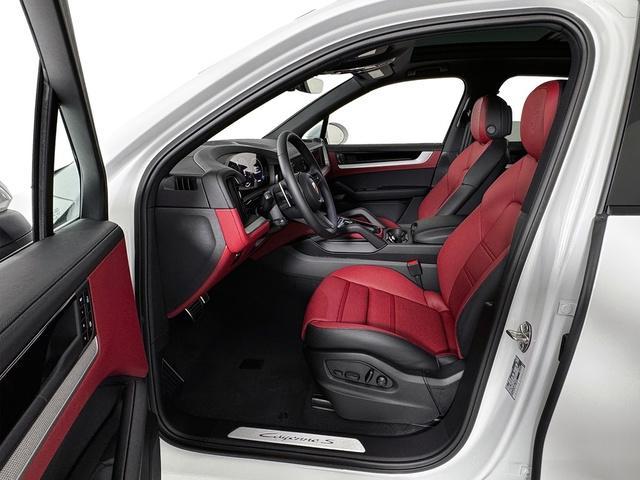 new 2025 Porsche Cayenne car, priced at $118,155