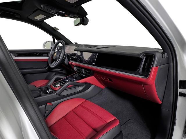 new 2025 Porsche Cayenne car, priced at $118,155