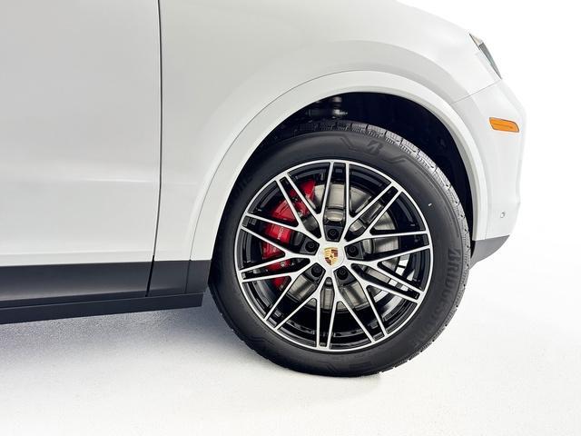 new 2025 Porsche Cayenne car, priced at $118,155