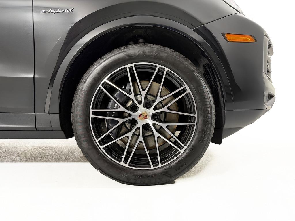 new 2025 Porsche Cayenne car, priced at $111,655
