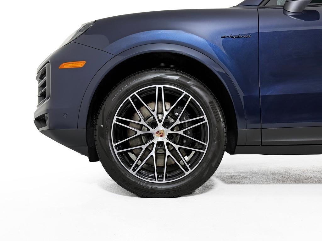 new 2025 Porsche Cayenne car, priced at $118,905