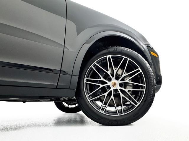 new 2025 Porsche Cayenne car, priced at $102,605