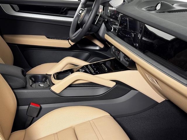 new 2025 Porsche Cayenne car, priced at $102,605