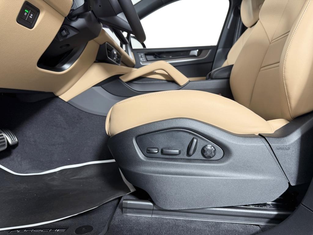 new 2025 Porsche Cayenne car, priced at $128,905