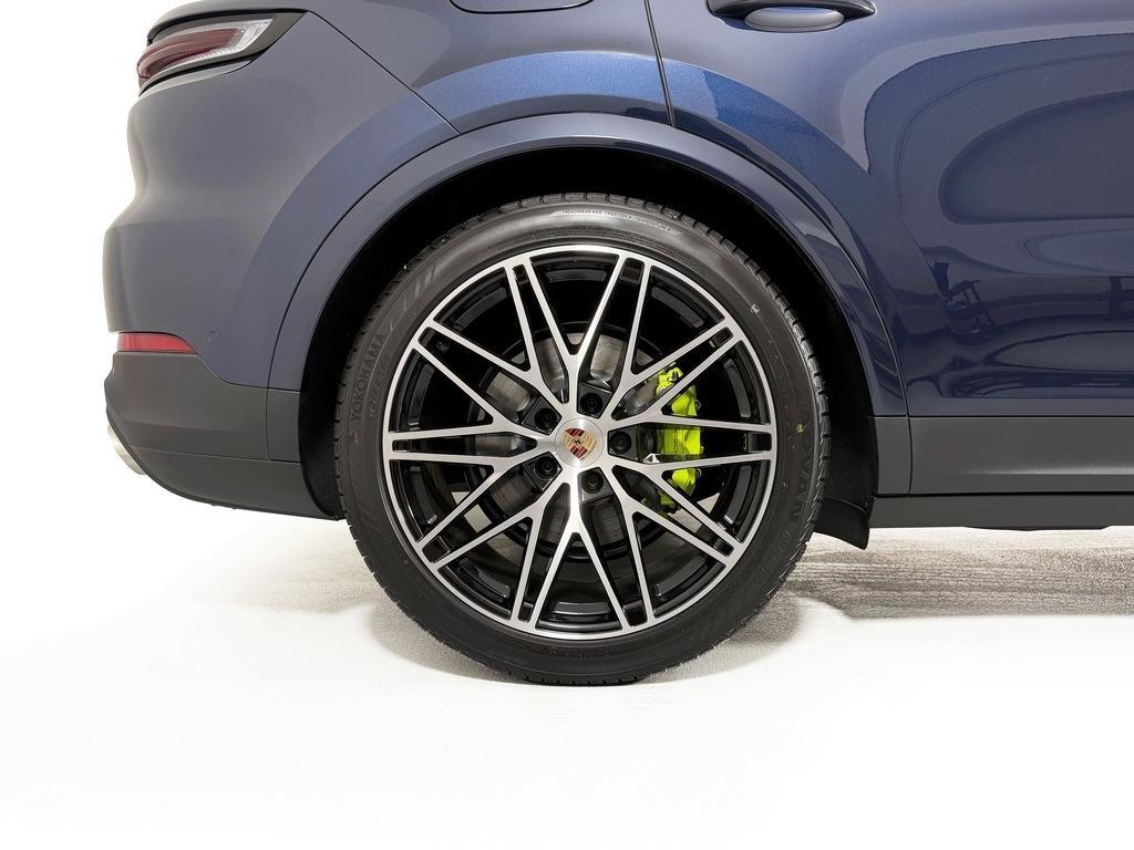 new 2025 Porsche Cayenne car, priced at $128,905
