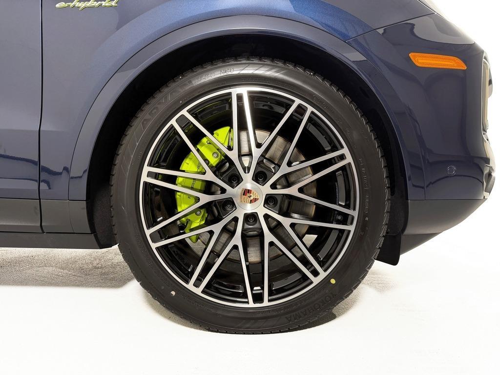 new 2025 Porsche Cayenne car, priced at $128,905