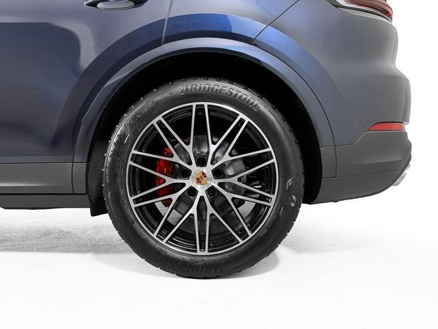 new 2025 Porsche Cayenne car, priced at $112,685