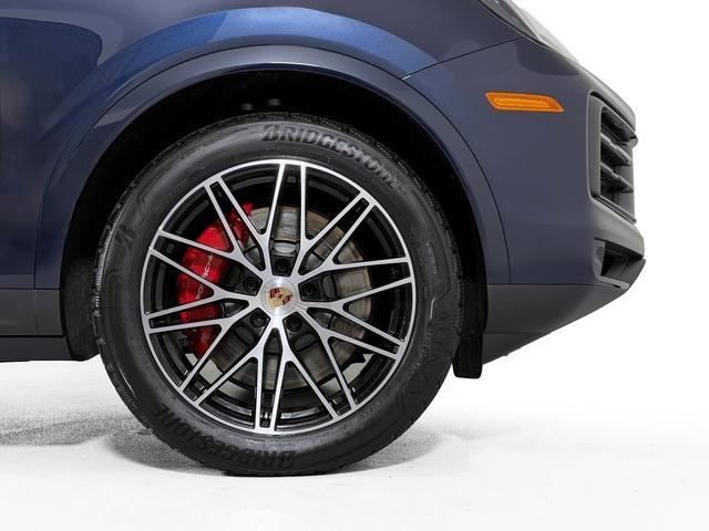 new 2025 Porsche Cayenne car, priced at $112,685
