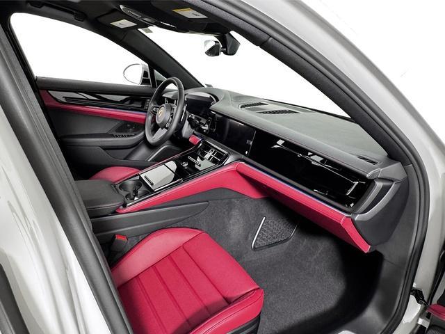 new 2025 Porsche Panamera car, priced at $128,085