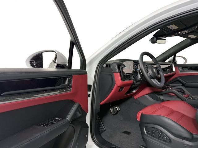 new 2025 Porsche Cayenne car, priced at $167,595