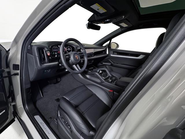 new 2025 Porsche Cayenne car, priced at $106,945