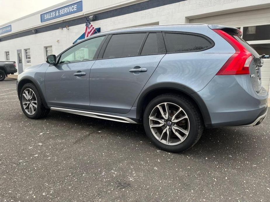 used 2018 Volvo V60 Cross Country car, priced at $16,560