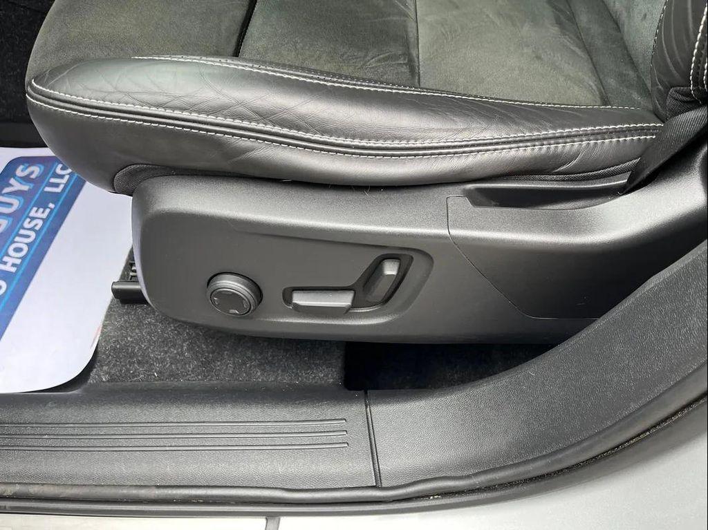 used 2019 Volvo XC40 car, priced at $19,290