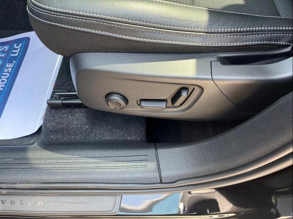 used 2020 Volvo XC40 car, priced at $27,490
